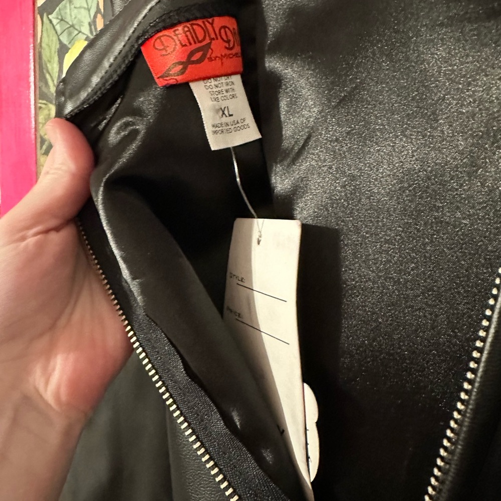 NWT Deadly Dames Faux Vegan Leather Pinup Pencil Skirt - Picture 5 of 5